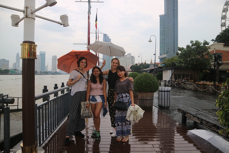 Amanda Davenport in Bangkok with other students