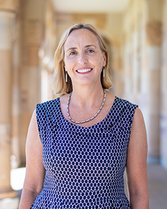 Ms Bronwyn Diffey headshot in UQ Great Court 