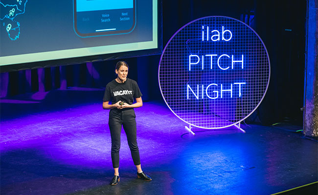 Hailey Brown pitching her app to an audience at iLab Pitch Night.